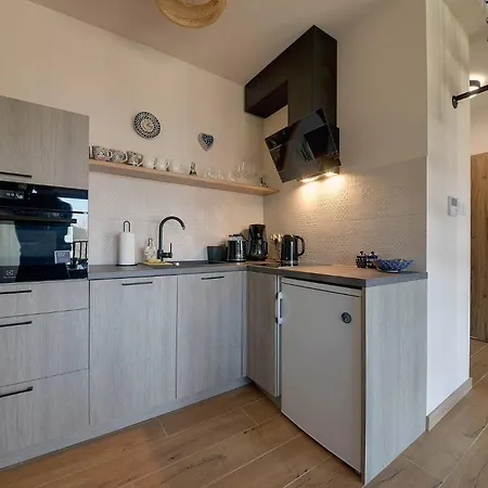 Klimatyzowany Sun Seasons 24 W Swieradowie Zdroju Z Parkingiem I Widokiem Na Gory By Renters *