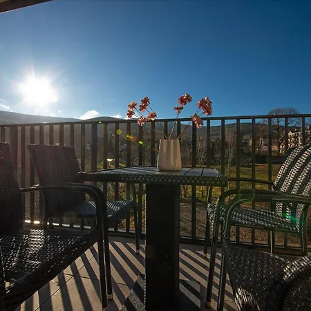 Klimatyzowany Sun Seasons 24 W Swieradowie Zdroju Z Parkingiem I Widokiem Na Gory By Renters Apartment