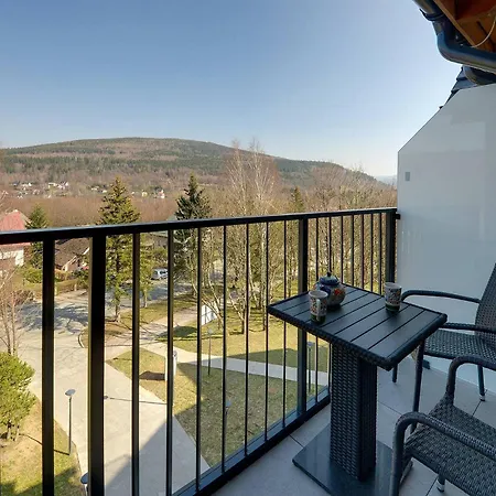 Klimatyzowany Sun Seasons 24 W Swieradowie Zdroju Z Parkingiem I Widokiem Na Gory By Renters Apartment